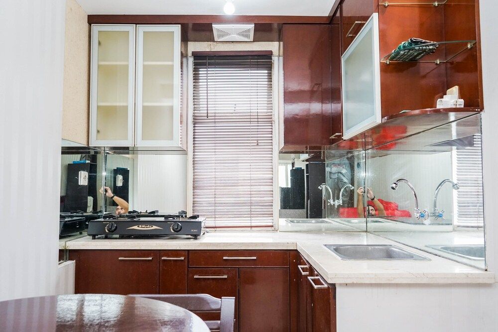 Fully Furnished 2BR Great Western Apartment near Shopping Mall Room 12