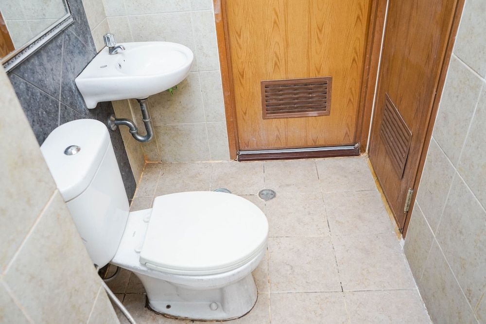 Fully Furnished 2BR Great Western Apartment near Shopping Mall Room 15