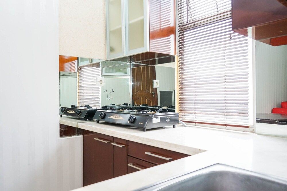 Fully Furnished 2BR Great Western Apartment near Shopping Mall Room 11