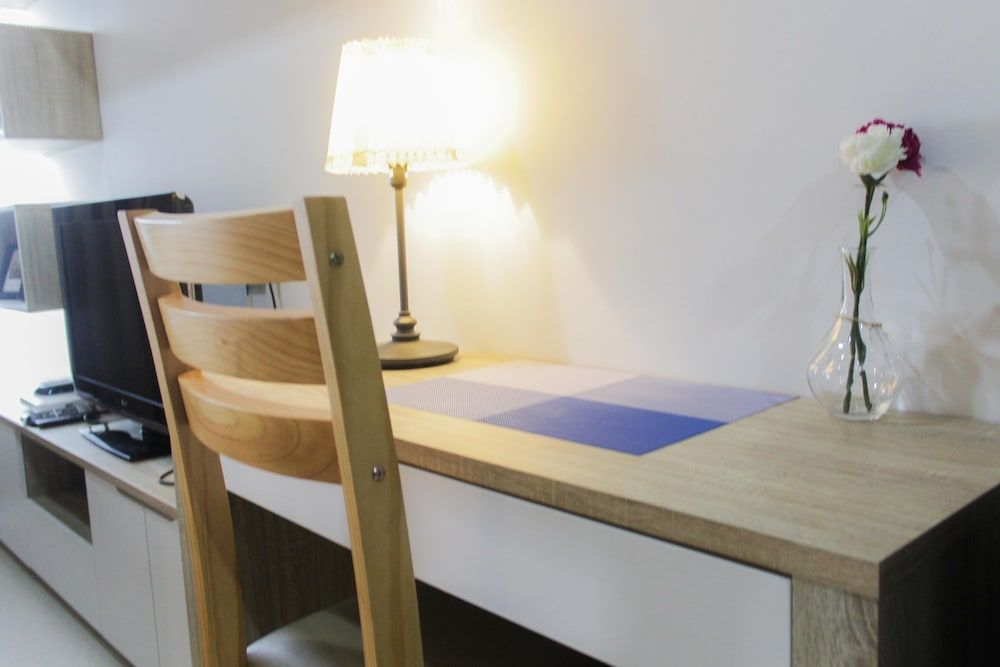 undefined Bright Studio Apartment at Springwood Residence 9