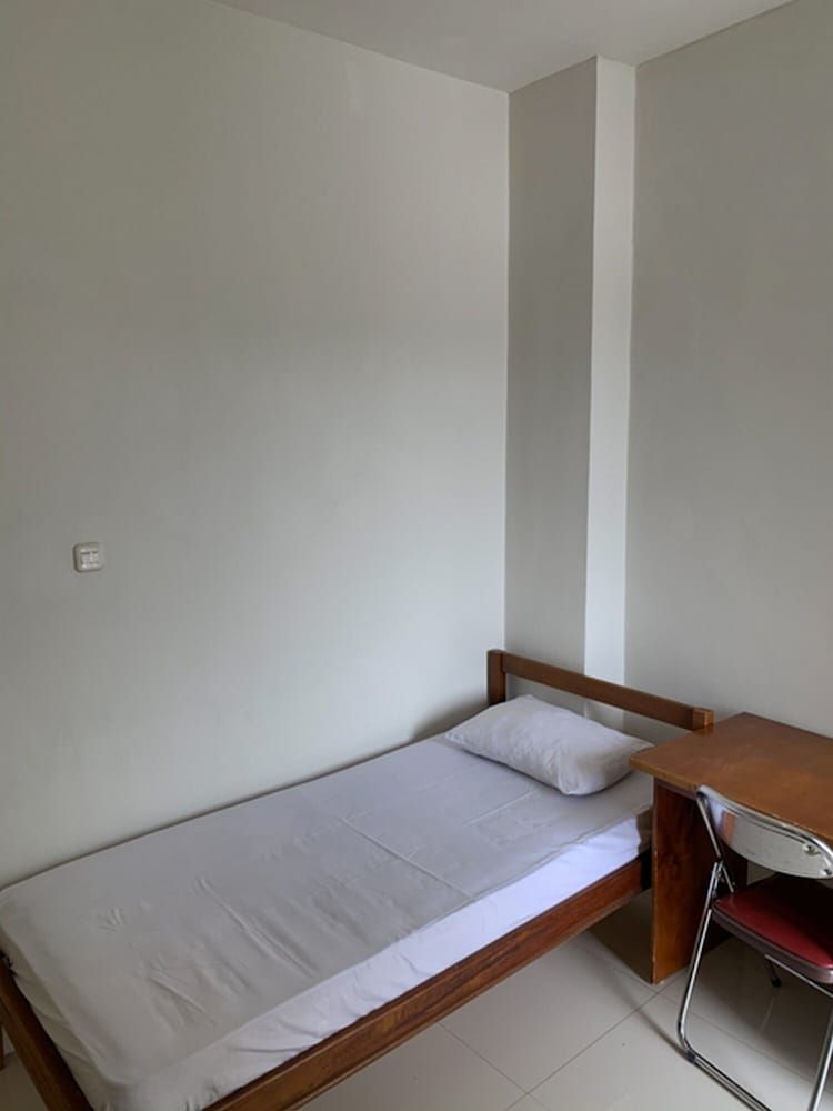 Single Room (Reddoorz)