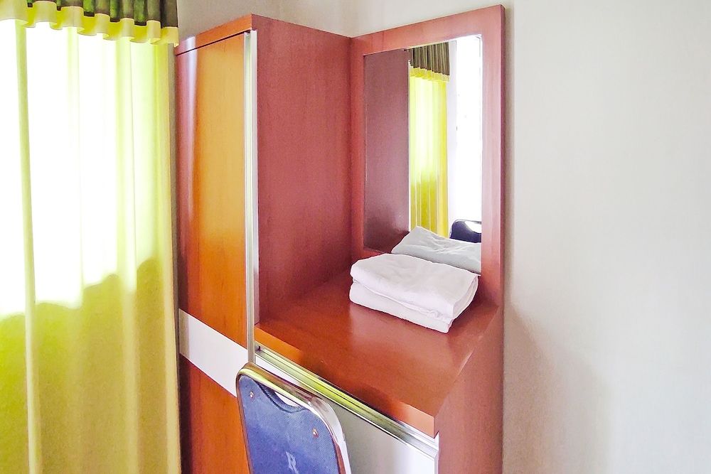 Collection O 91046 Hotel Remaja Indah Masamba Deluxe Suite 6