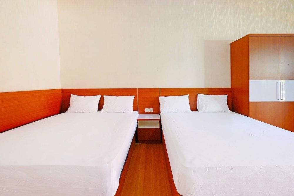 Collection O 91046 Hotel Remaja Indah Masamba Superior Twin Room 2