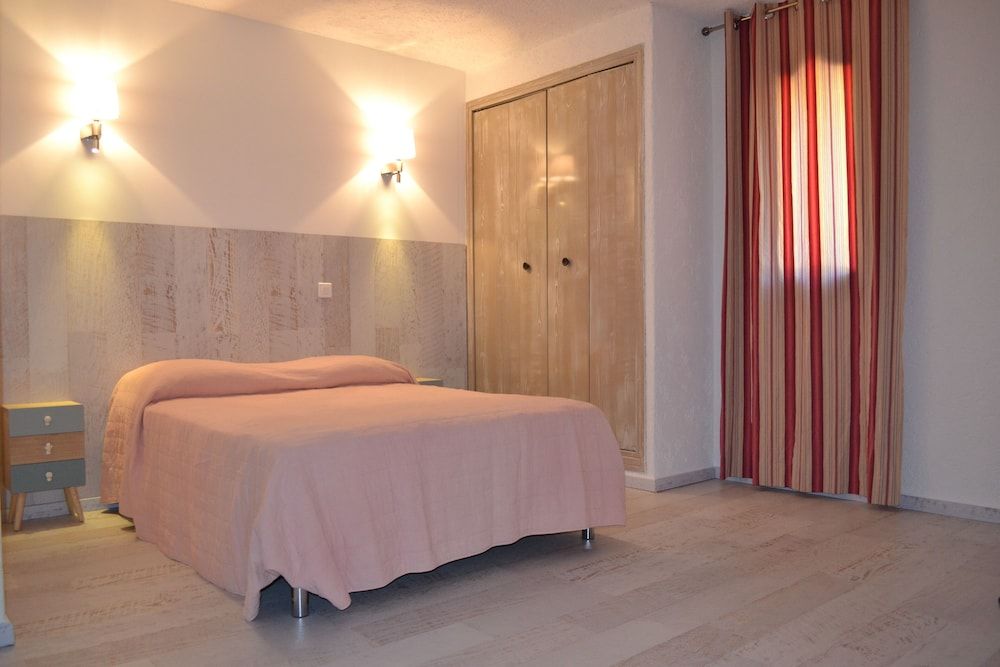 Apartment (F2)
