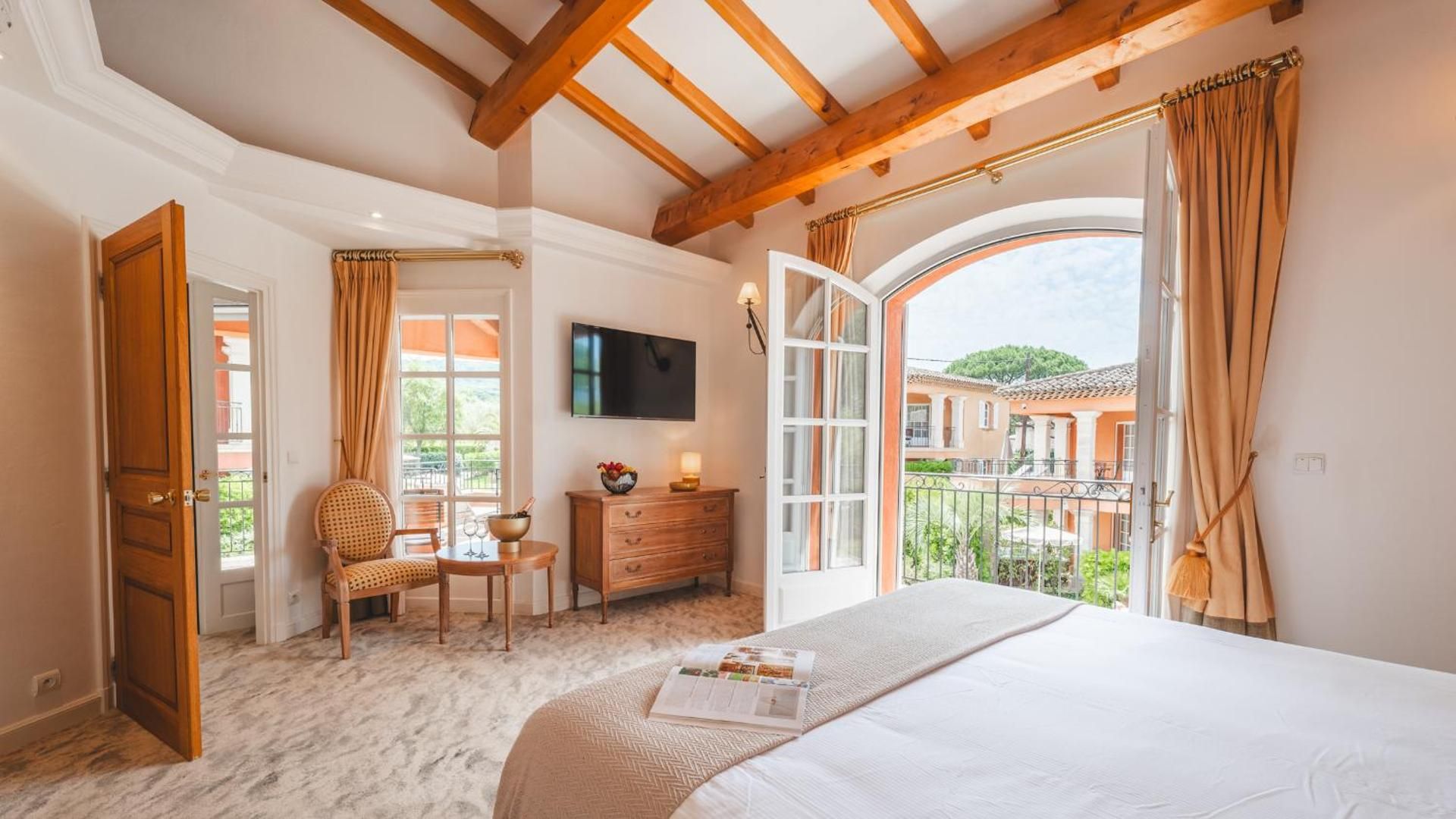 Emeraude Suite with Solarium