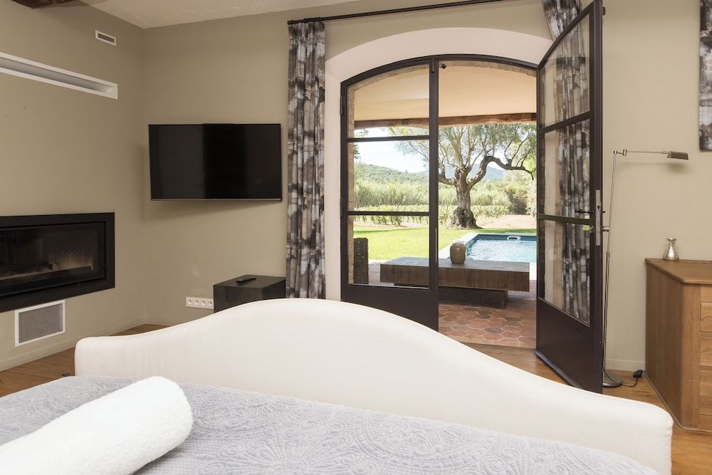 Deluxe Suite, Pool View