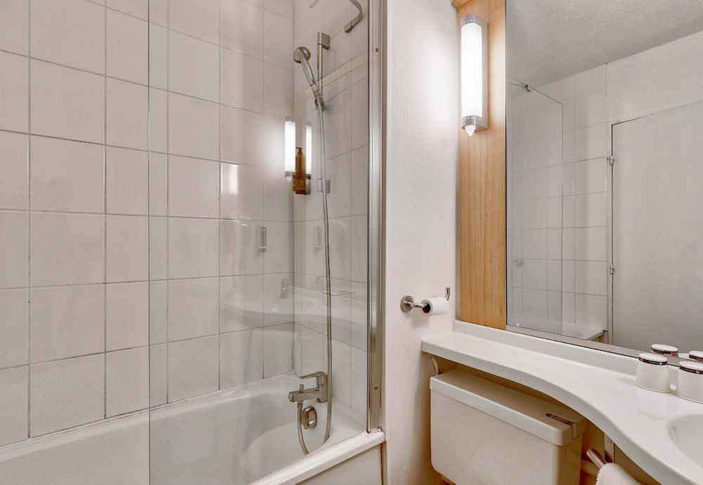 B&B HOTEL Montluçon Centre Double Room, 1 Double Bed 9