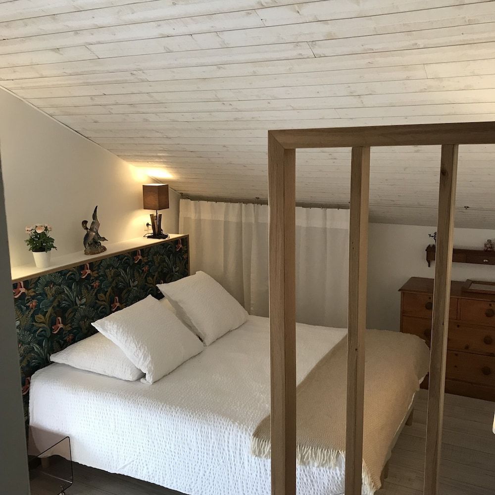 Double Room, Vineyard View (Les Dentelles)