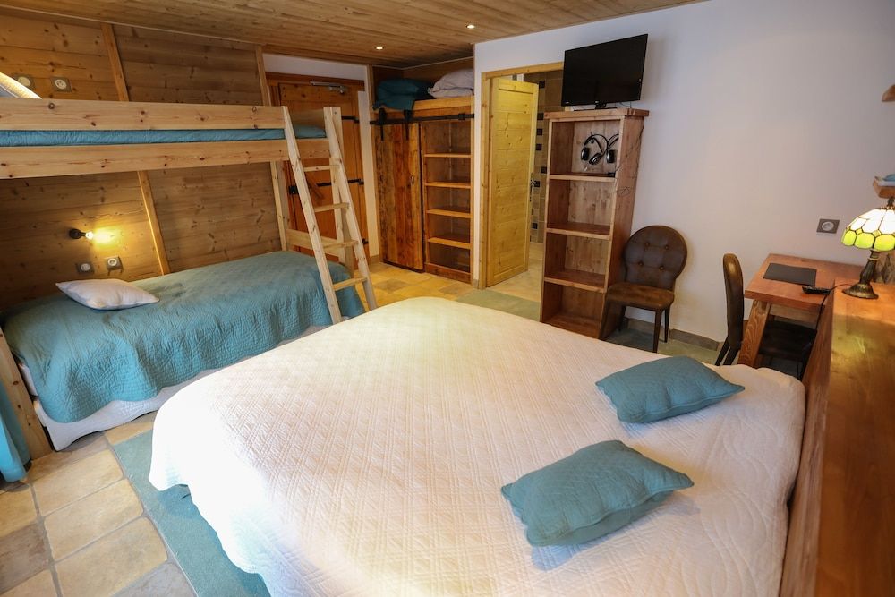 Room 1, 3 adultes ou 2 adultes+ 2children, terrace, South West