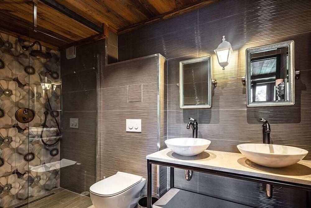 Double Room (Swoon)