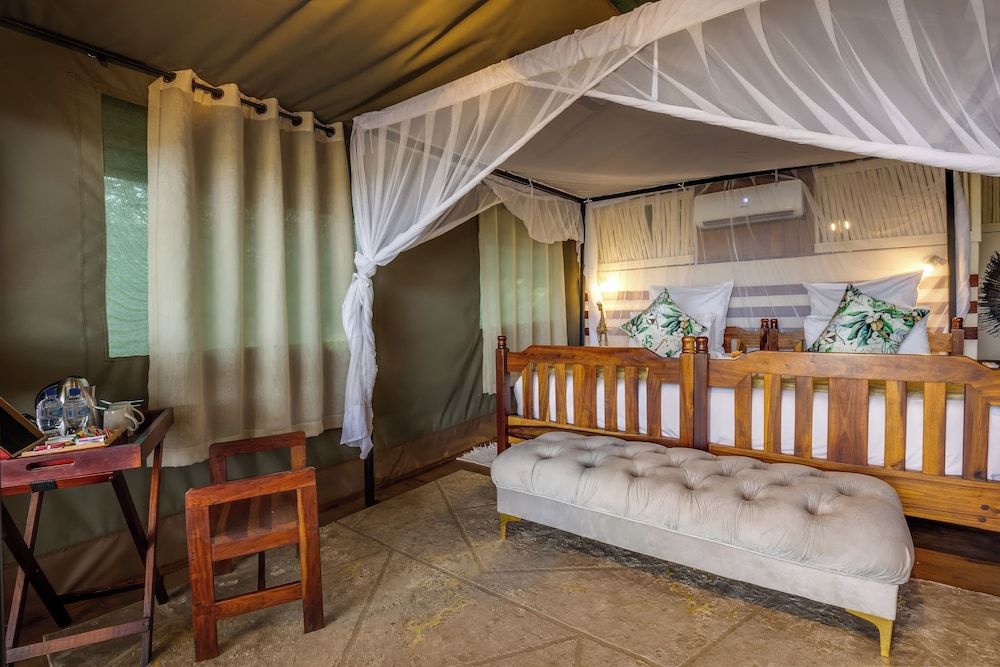 Elephant Valley Lodge Tent (Valley Tent) 2