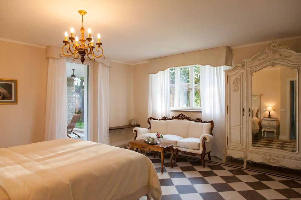Deluxe, King, Lake View, Patio