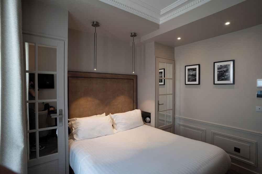 Hôtel Perreyve-Jardin du Luxembourg Comfort Double or Twin Room, Balcony 2