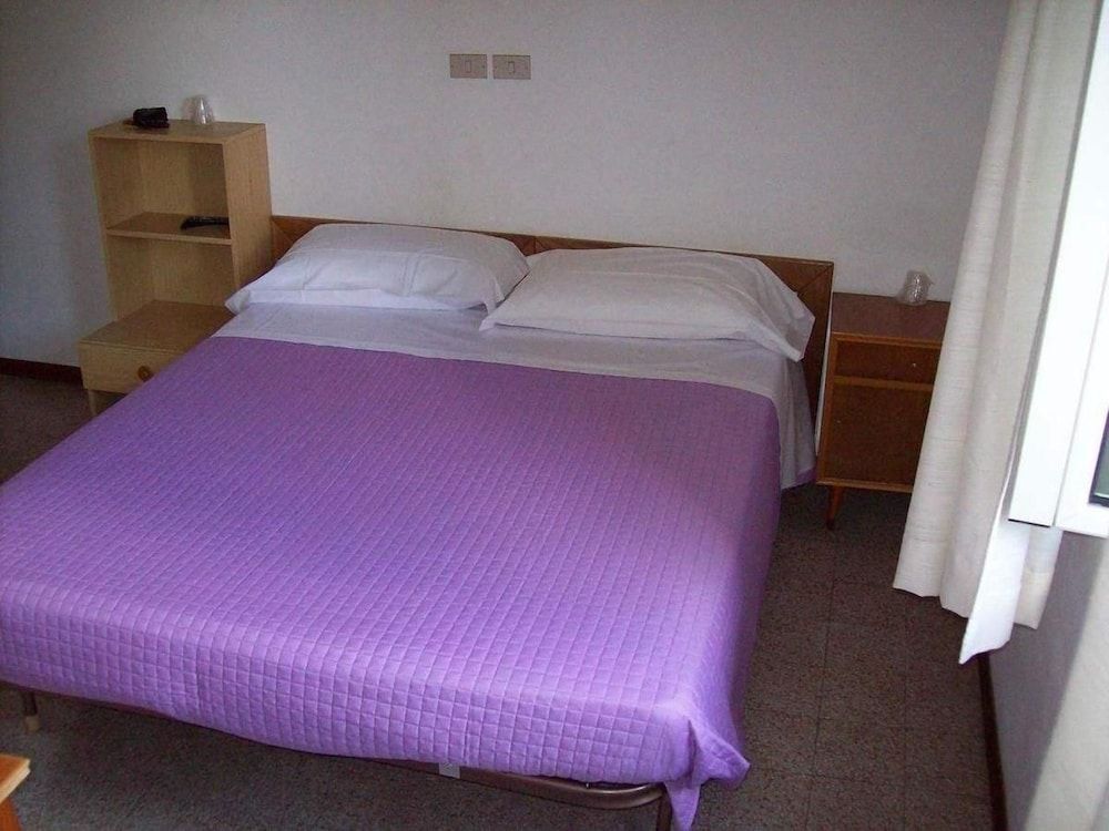 Double Room, Hill View