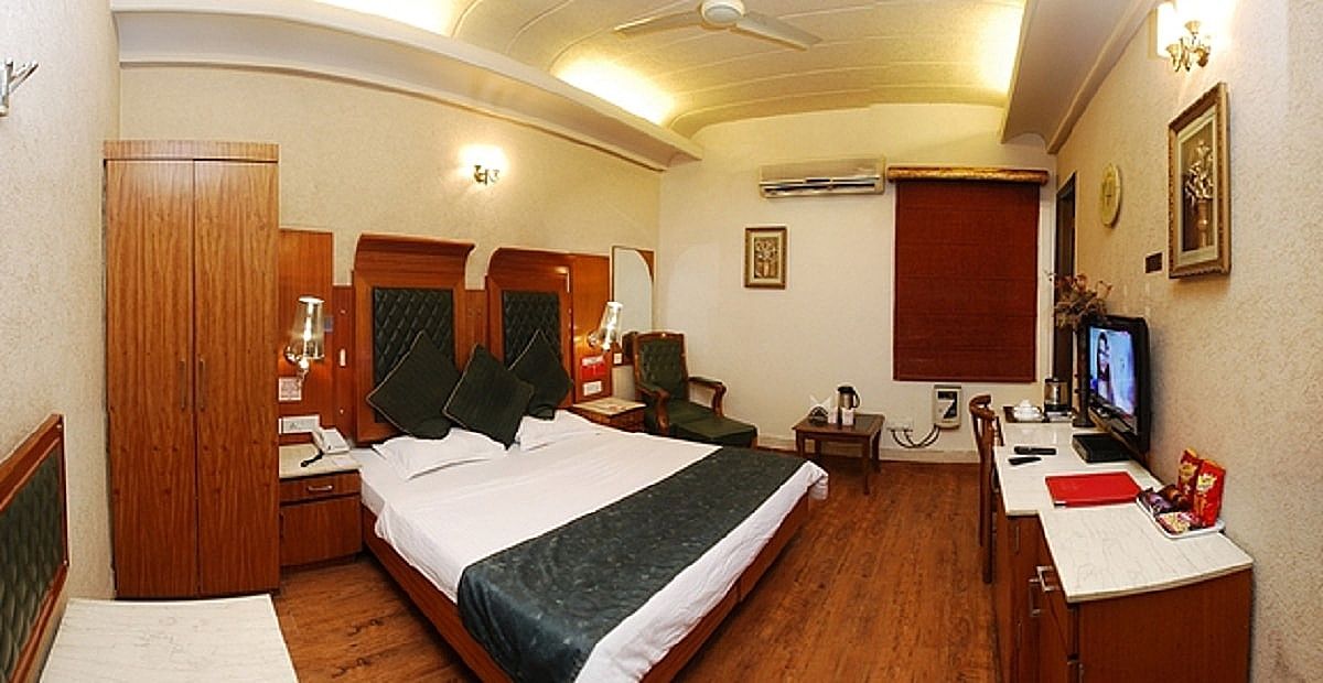 Casa Royal Executive Room 6