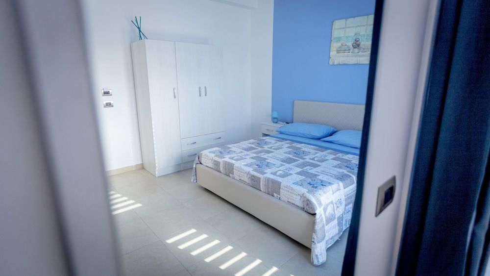 B&B Villa Patrizia Selinunte Double Room, Balcony, Pool View 2