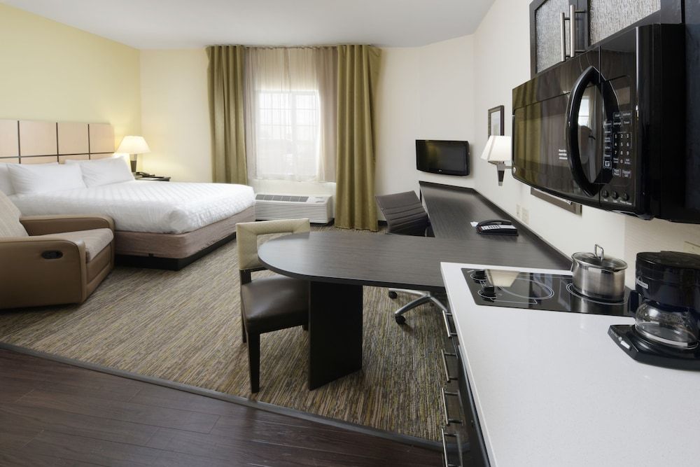 Suite, 1 King Bed, Accessible (Communications, Mobility)