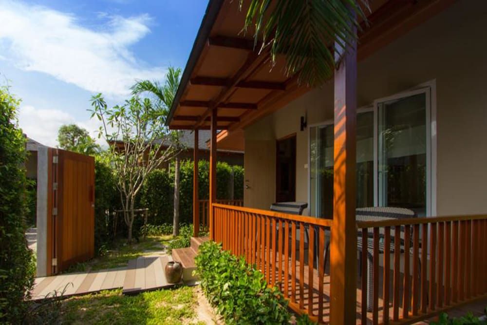 undefined Synergy Samui 6