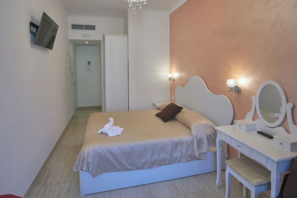 Museum Guest House Deluxe Double Room, City View 10