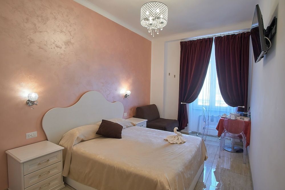 Museum Guest House Deluxe Double Room, City View 6