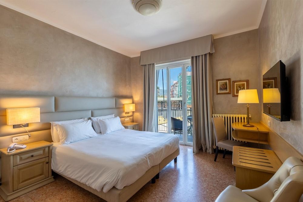 B&B Hotel Diano Marina Palace Superior Double Room, Balcony, Partial Sea View 3