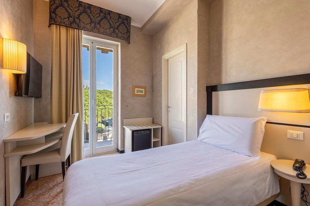 B&B Hotel Diano Marina Palace Superior Single Room, Balcony, Partial Sea View