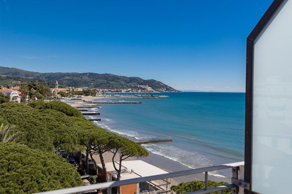 B&B Hotel Diano Marina Palace Superior Single Room, Balcony, Partial Sea View 2
