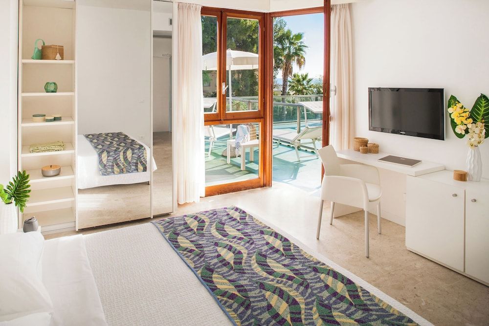 Family Double Room, Balcony, Partial Sea View