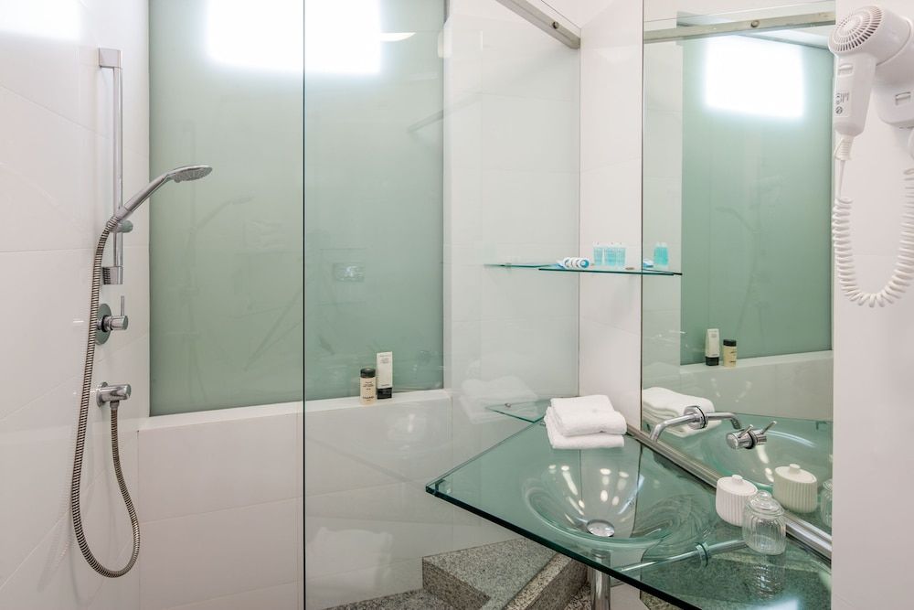 Double or Twin Room, Partial Sea View (Easy)