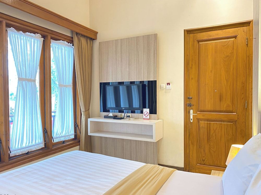Standard Room (Queen)