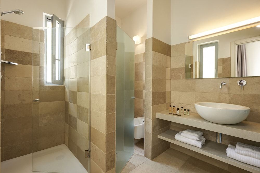 Superior Suite, Jetted Tub