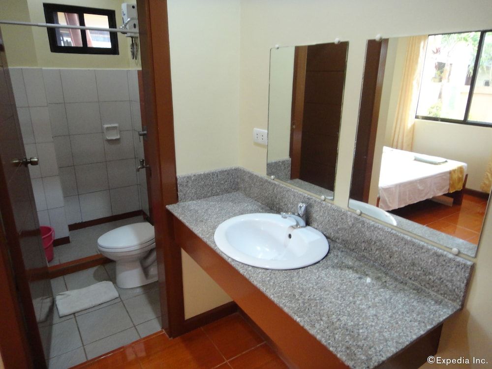 Angelic Mansion Deluxe Triple Room 13