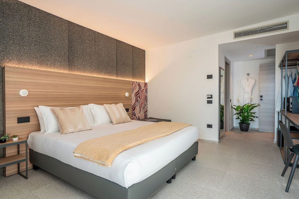 Hub Hotel Family Double or Twin Room 7