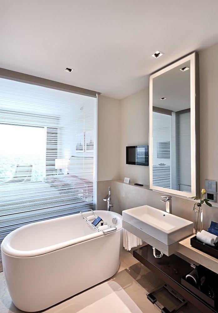 The Oberoi New Delhi Premier Plus Room  - access to residents lounge 8