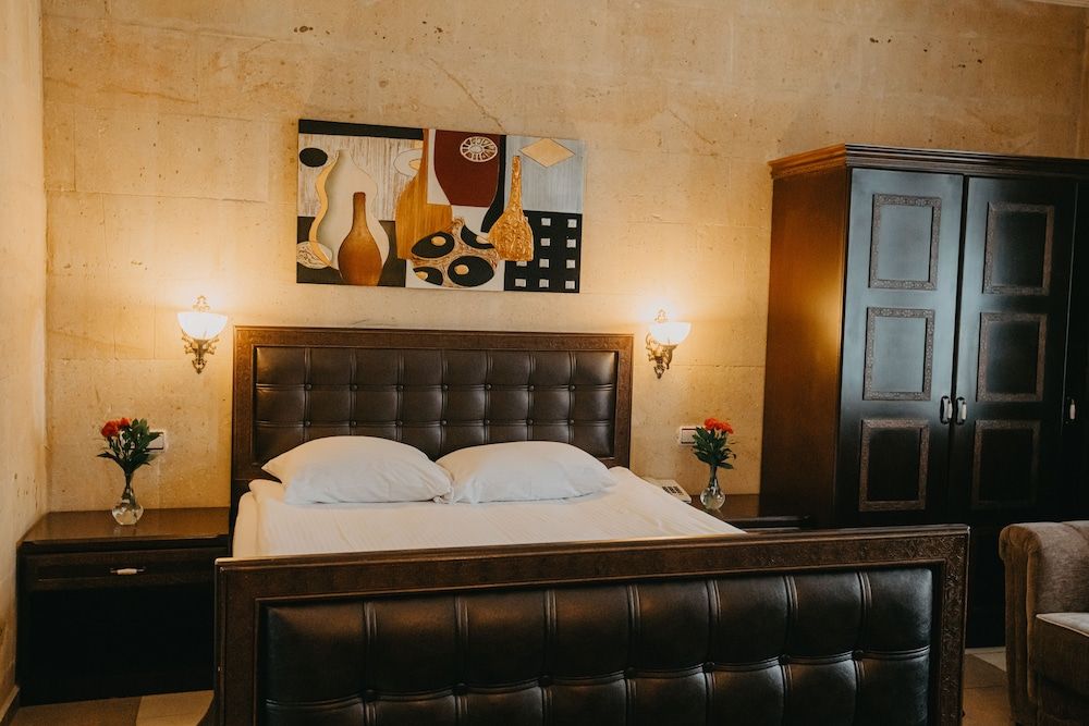 Deluxe Double Stone Room