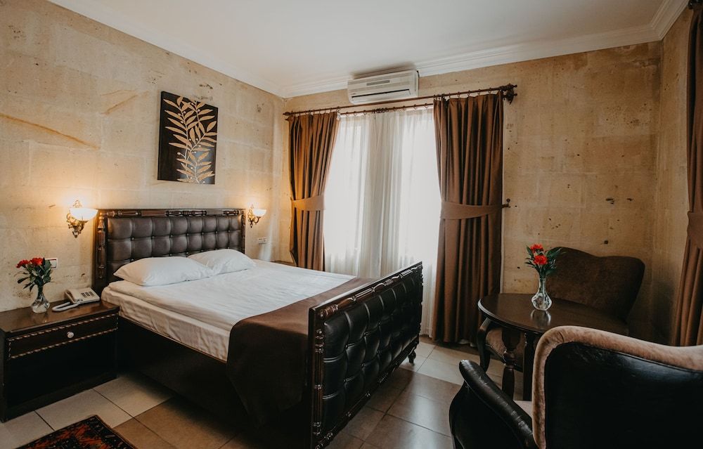 Deluxe Stone Suite