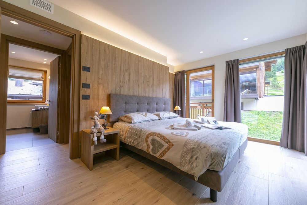 Family Apartment, 2 Bedrooms (Casa Luminosa Ski in -Ski out 100m)