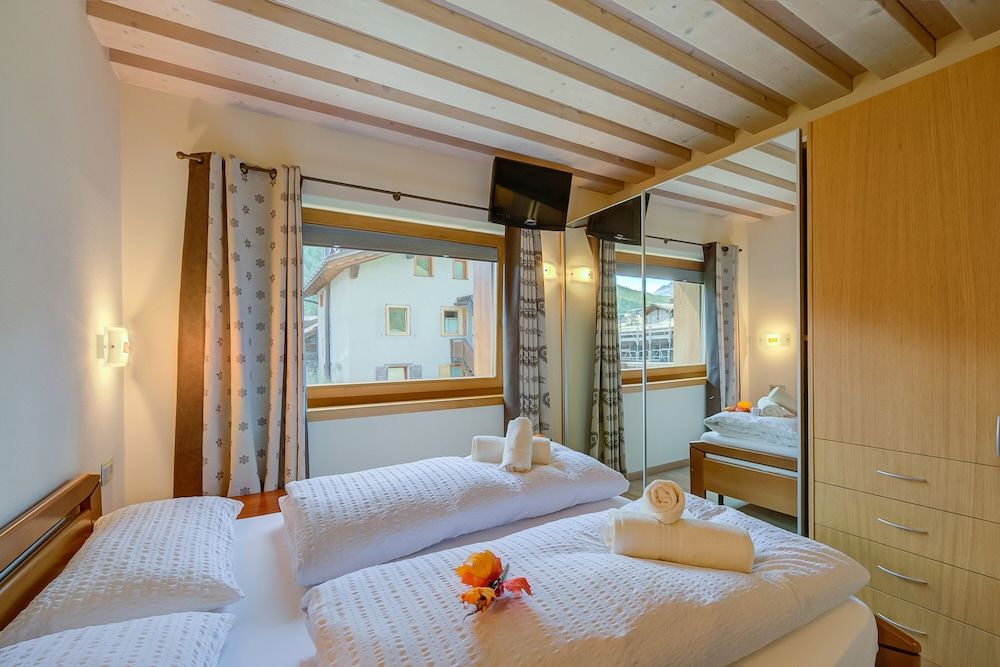 Family Apartment, 2 Bedrooms, 2 Bathrooms (Alpino Ski in-Ski out 10m)