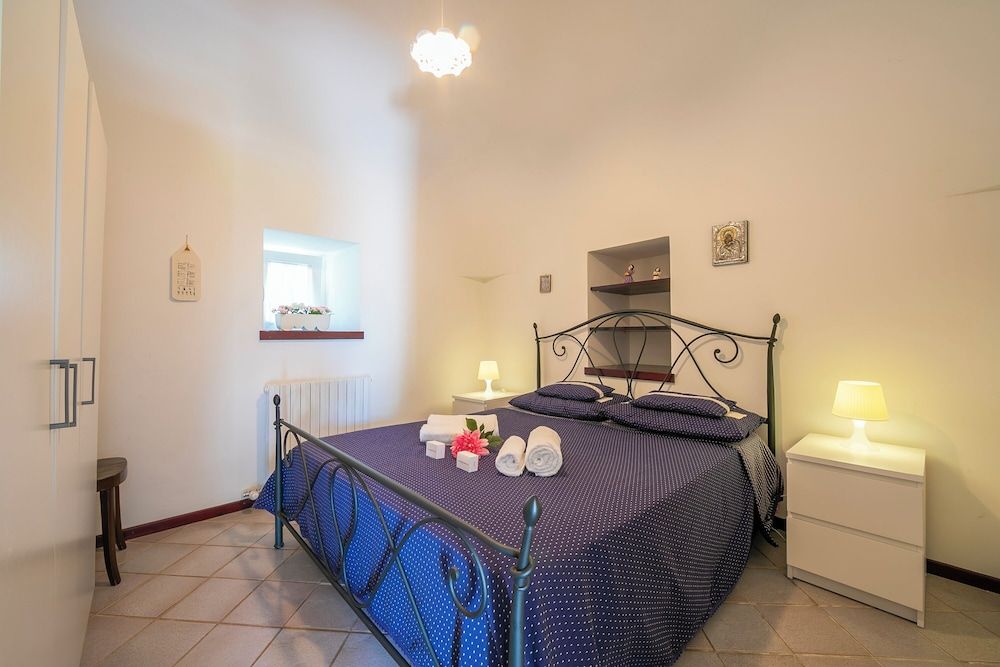 Family House, 2 Bedrooms (La Casa Sulla Roccia Trulli Pool)