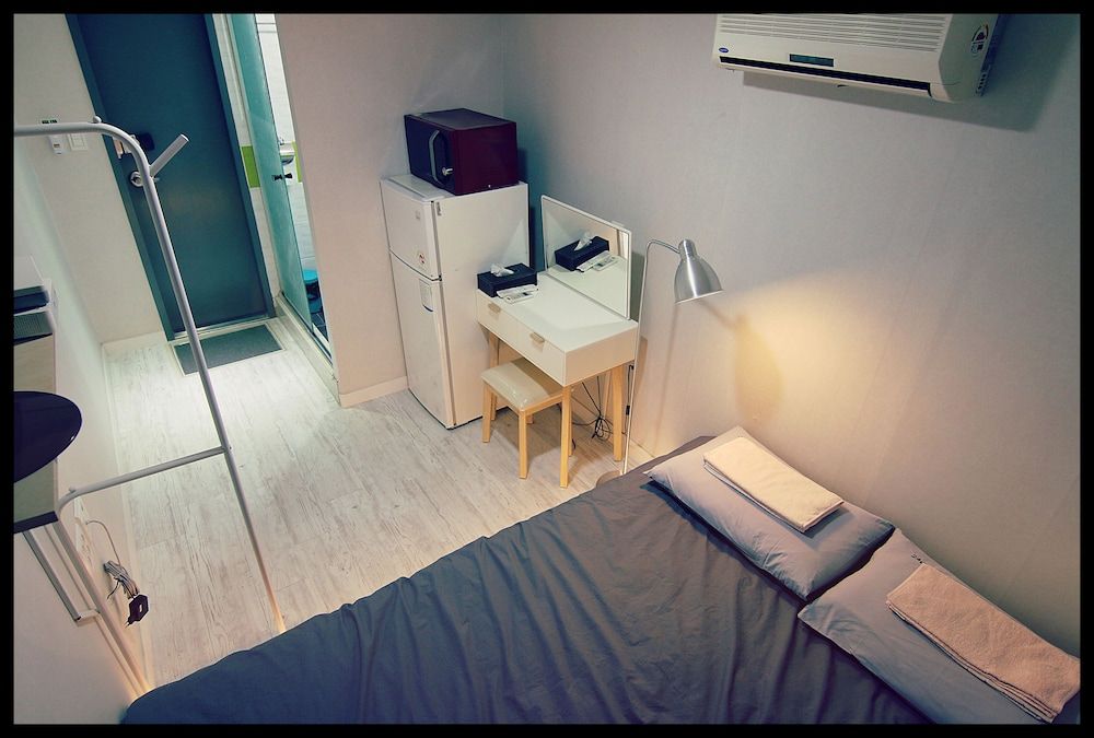 24guesthouse Sinchon Basic Double Room, 1 Double Bed 4