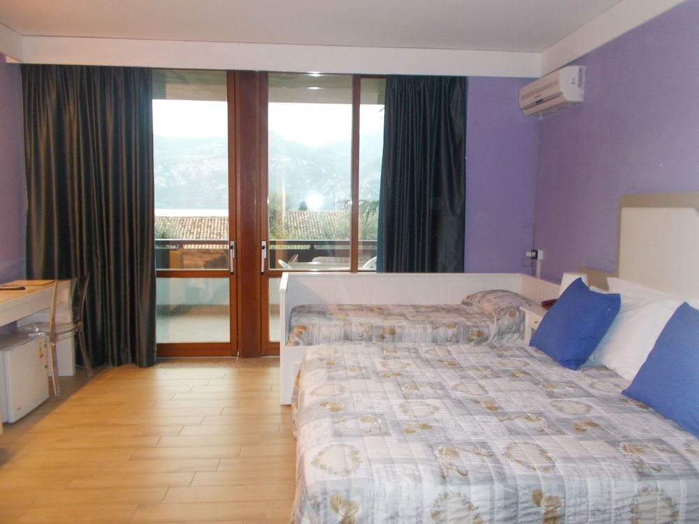 Classic Triple Room, Balcony