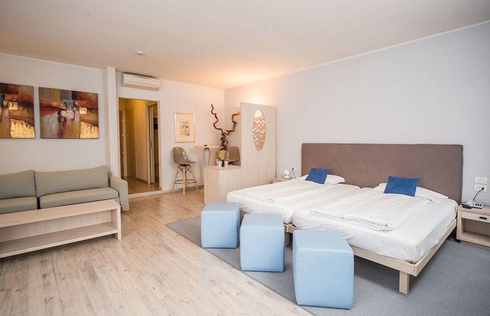 Superior Suite, Lake View