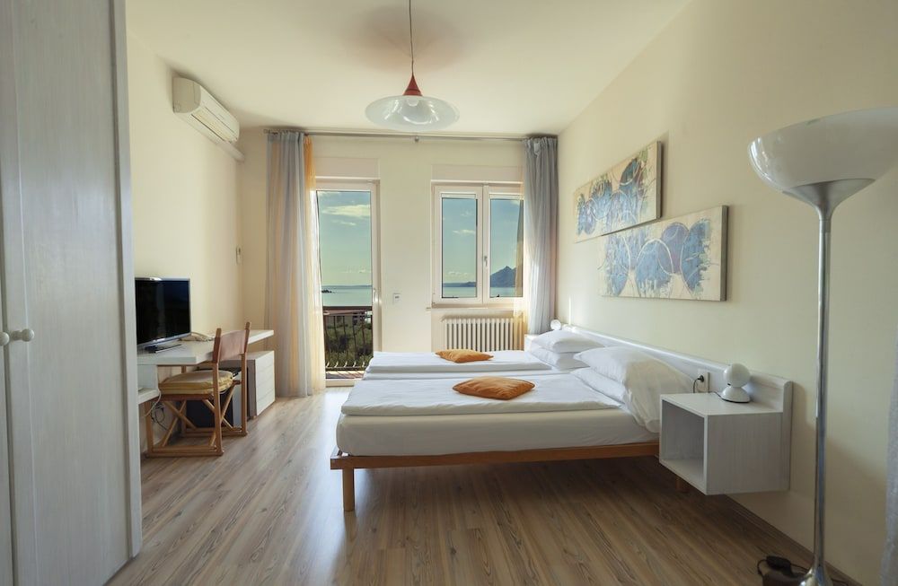 Standard Room, Balcony, Lake View