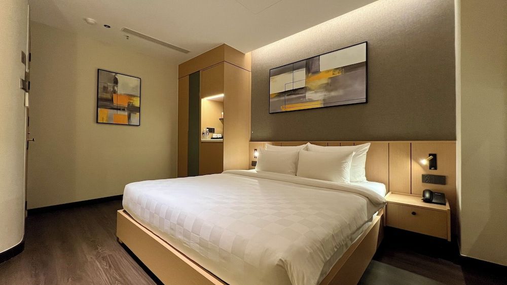 undefined Central Park Saigon Hotel 5