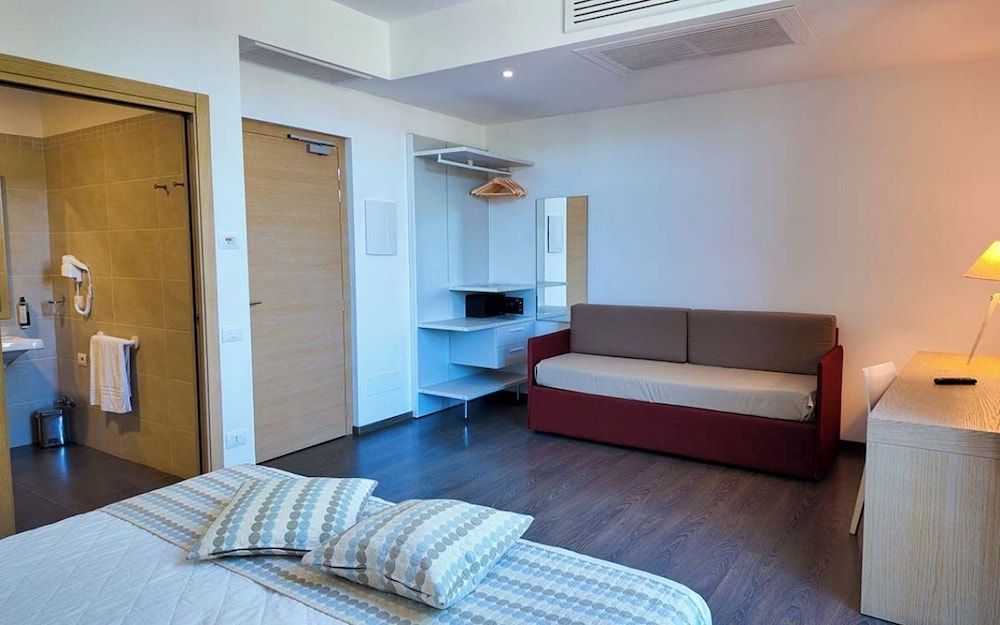 Classic Triple Room, Sea View