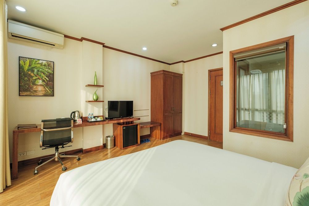 Sunset Westlake Hanoi Hotel Classic Double Room 8