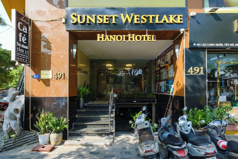 undefined Sunset Westlake Hanoi Hotel 4