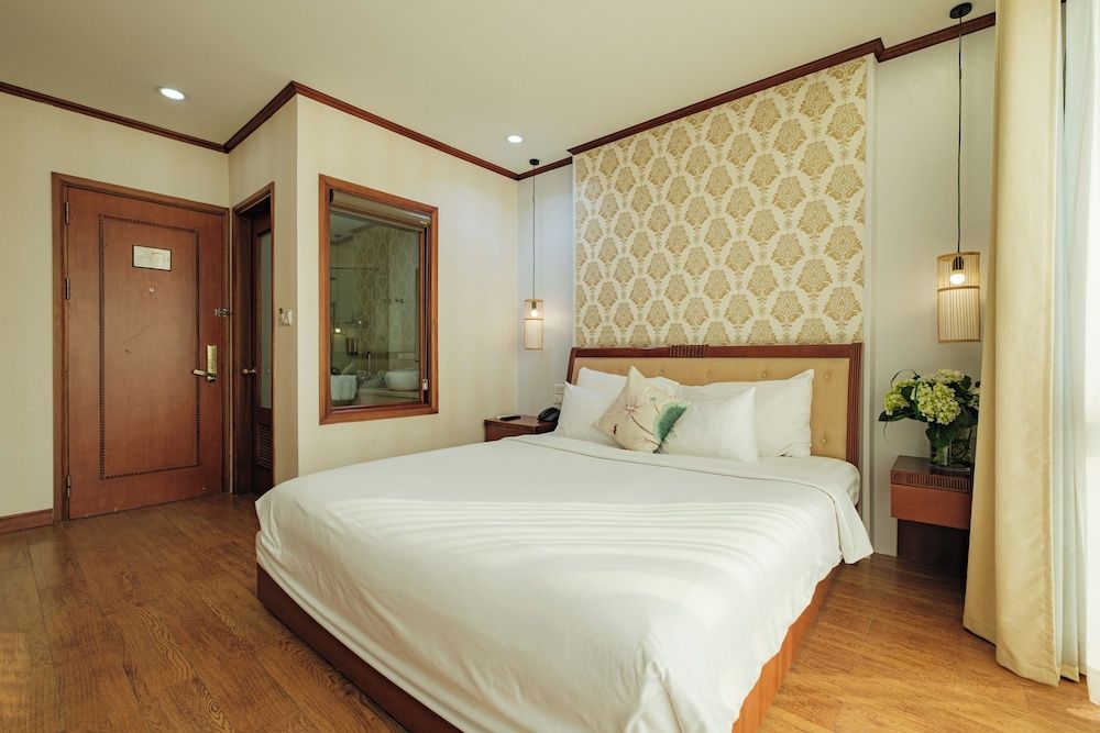 Sunset Westlake Hanoi Hotel Classic Double Room 3