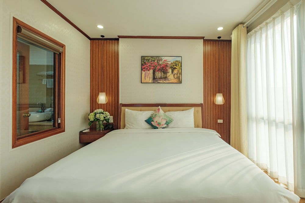 Sunset Westlake Hanoi Hotel Classic Double Room 5
