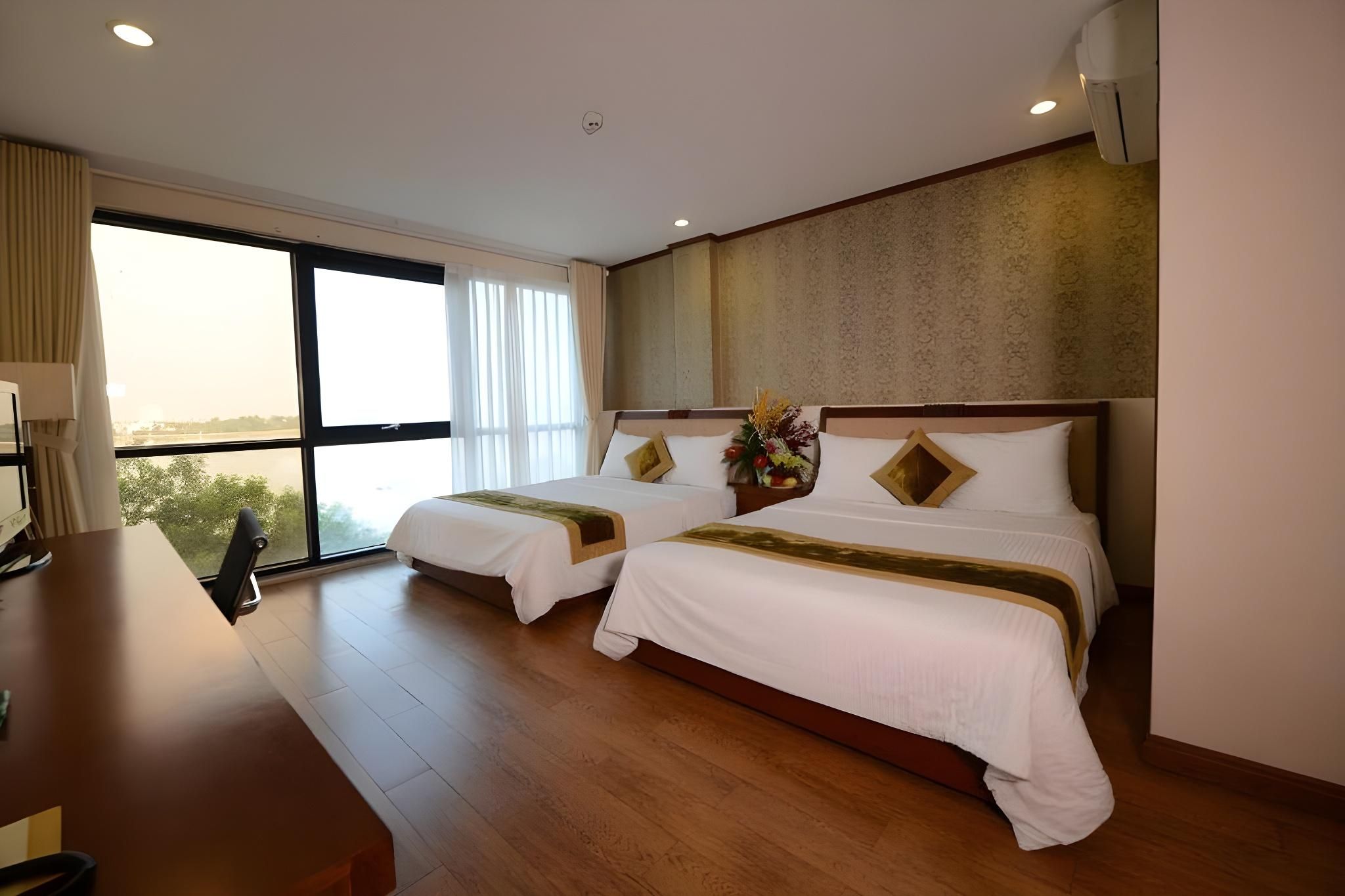 Suite with Lake View